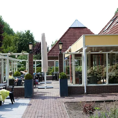 Chalet Near A Swimming Noord-Scharwoude